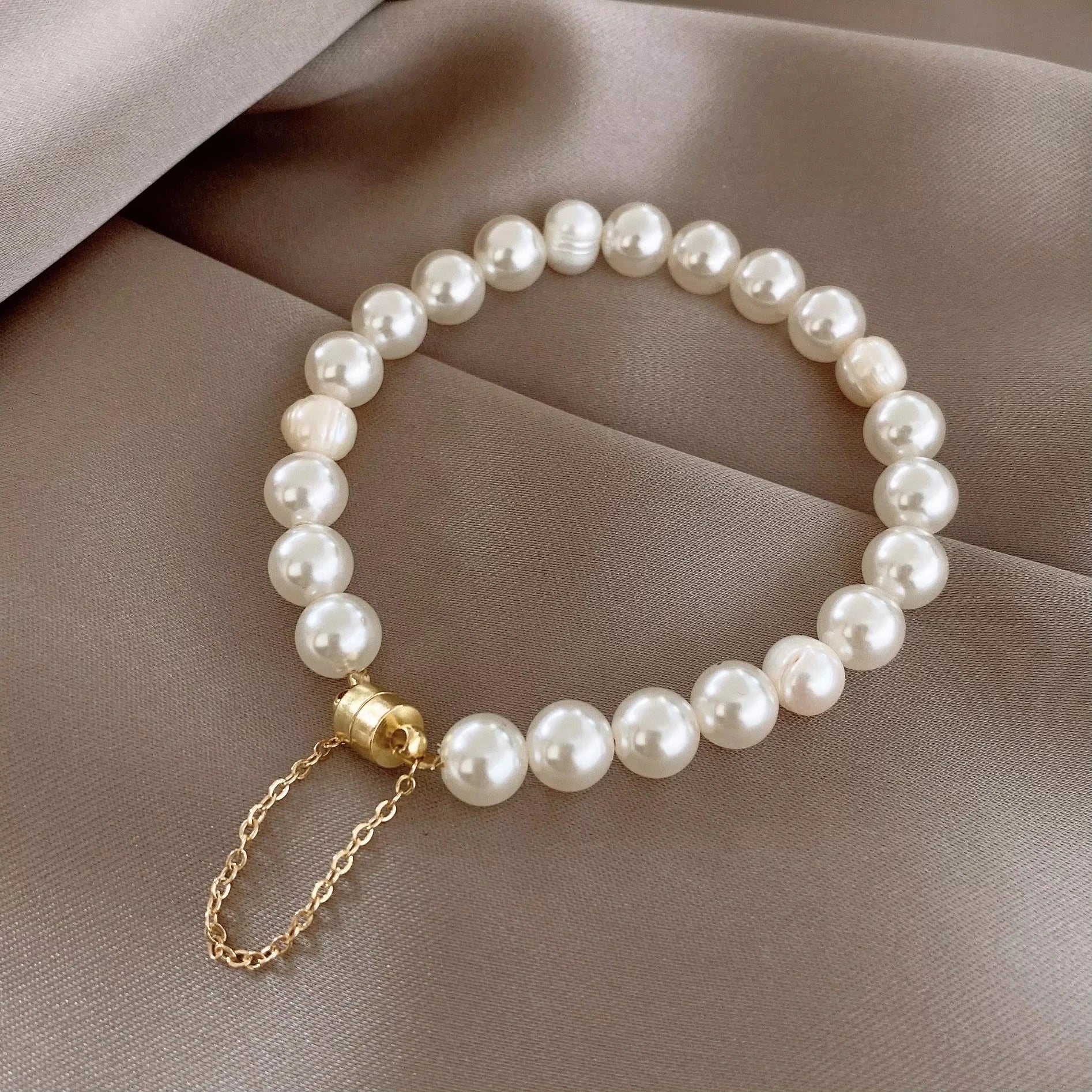 Elegant Freshwater Pearl Bracelet